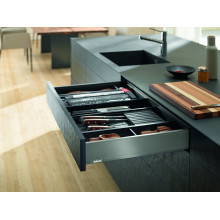 Ящик LEGRABOX pure (высота M 90,5, глубина 350 мм), для тонких фасадов, серый орион Ящик LEGRABOX pure (высота M 90,5, глубина 350 мм), для тонких фасадов, серый орион